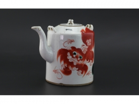 红彩狮纹茶壶