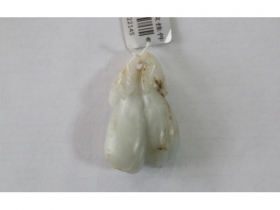 灰白玉瓜果纹挂件