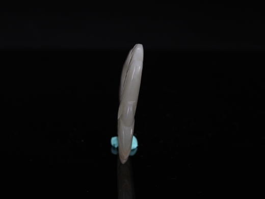 白玉鱼衔仙草纹坠