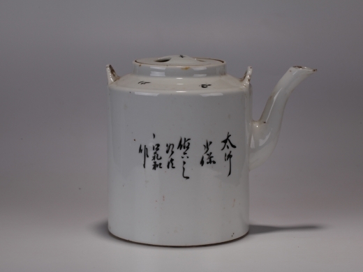 红彩狮纹茶壶