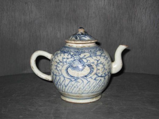 青花茶壶