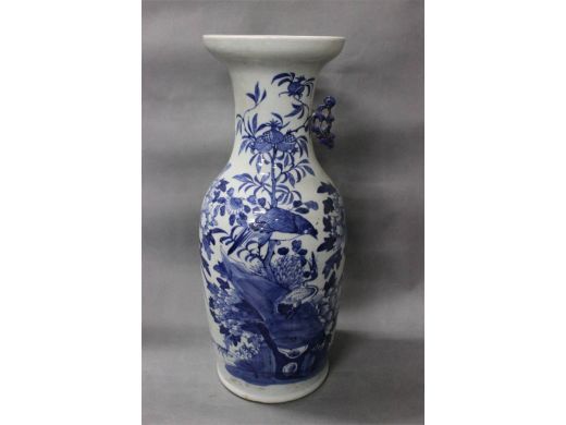 300件青花花鸟双耳瓶