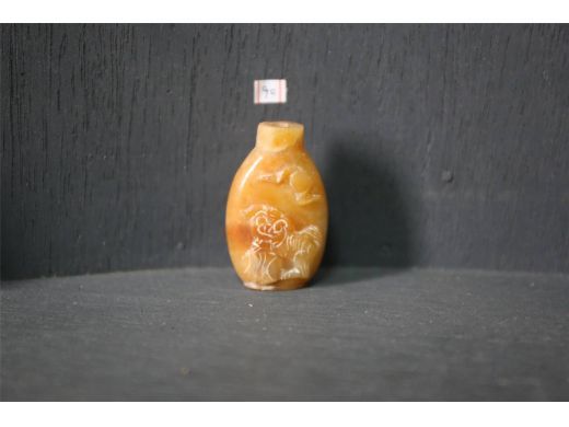 石狮子纹烟壶