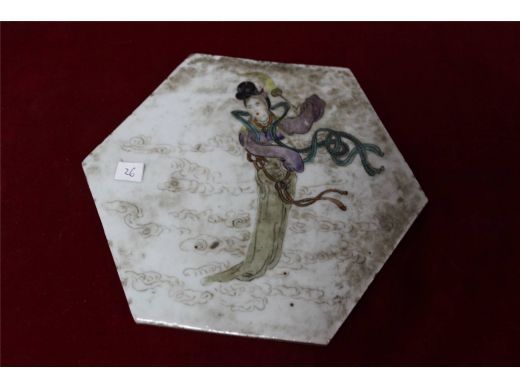 彩人物小瓷片