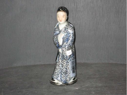 粉彩人物立像