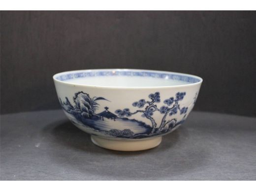 清乾隆青花山水纹碗