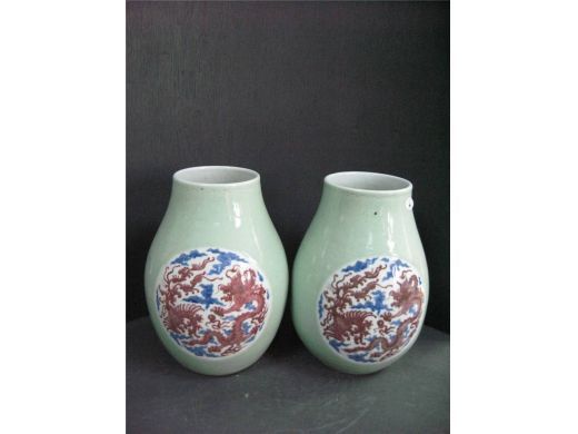 豆青青花开光釉里红龙凤尊