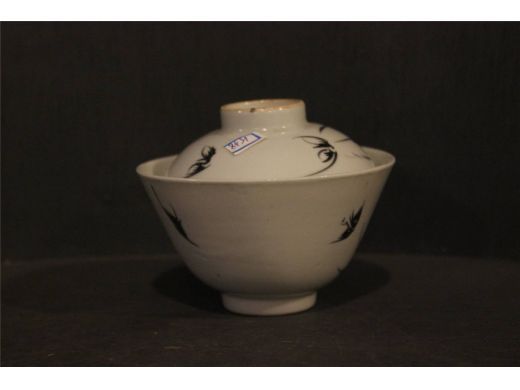 彩海晏纹盖杯