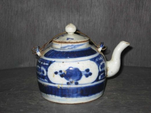 青花茶壶
