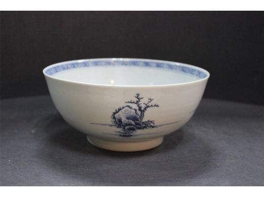 清乾隆青花山水纹碗