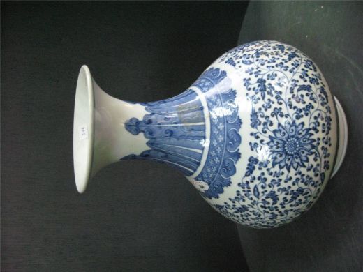 青花缠枝莲玉壶春瓶