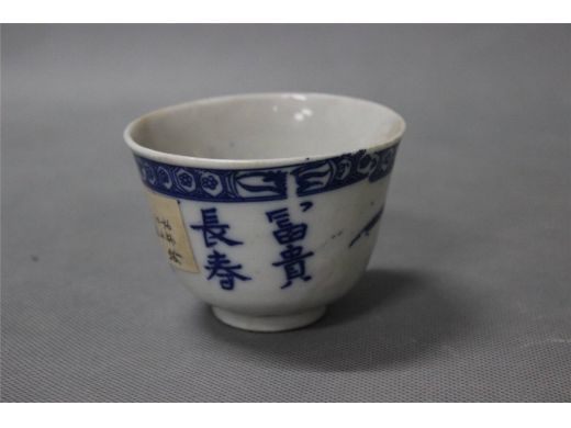 青花花卉杯