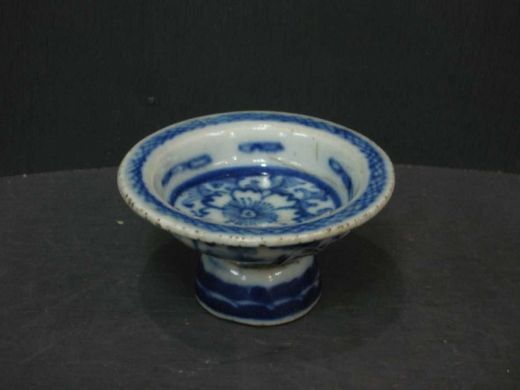 青花花卉高足碟
