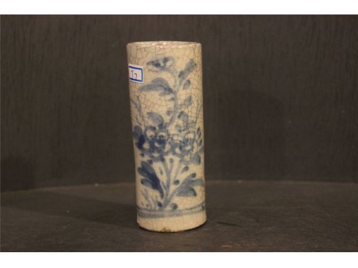 青花花卉笔筒