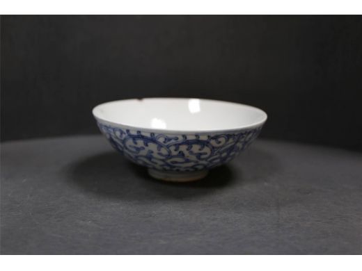 淡描青花碗