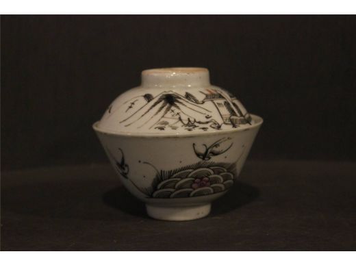 彩海晏纹盖杯