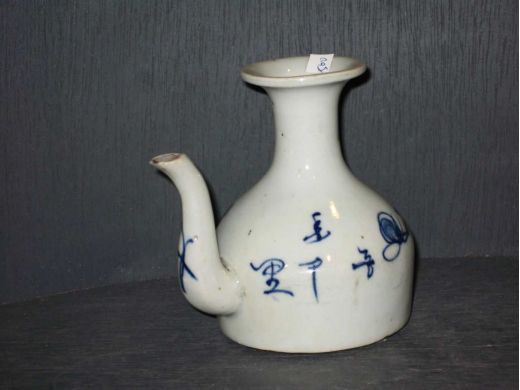 青花花卉酒壶