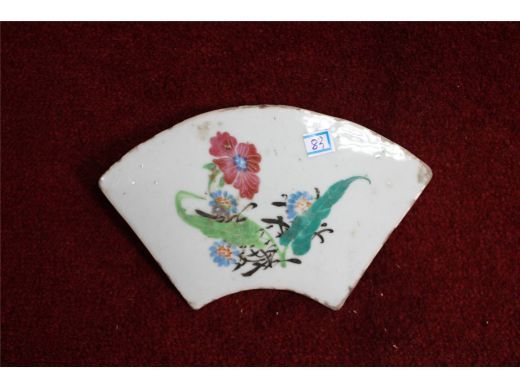扇形花卉小瓷片