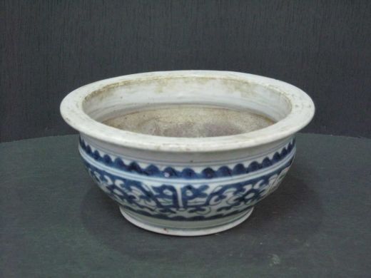 青花夔龙纹唇口香炉