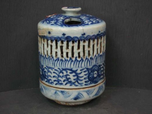 青花花卉油灯