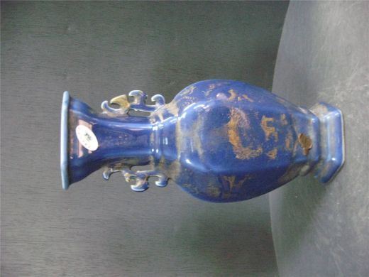 蓝釉描金山水瓶