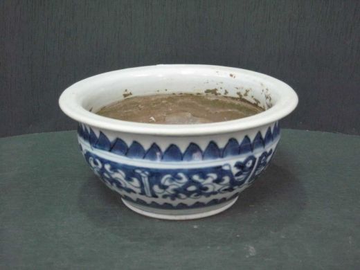 青花夔龙纹唇口香炉