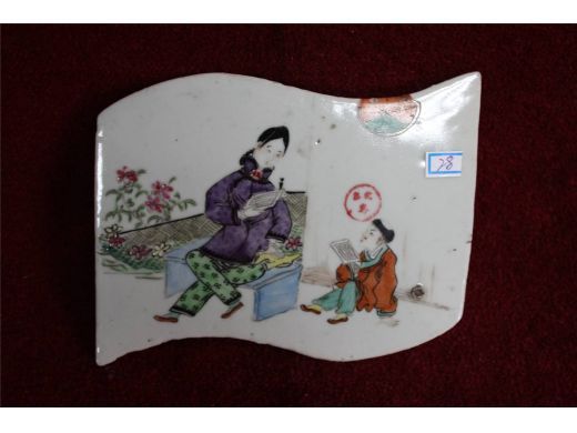 旗形人物小瓷片