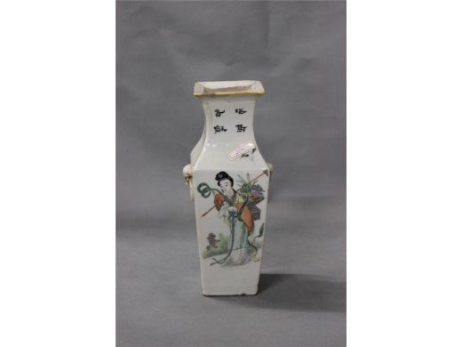 彩人物方瓶