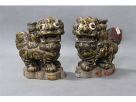 酱釉狮子