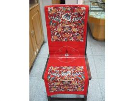 绣金线椅披