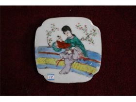 彩人物小瓷片