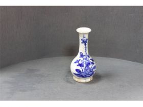 青花花卉长颈小瓶