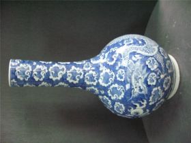 青花云龙天球瓶
