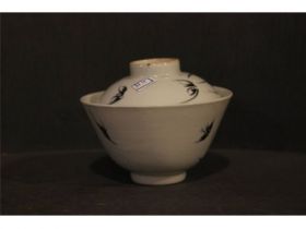 彩海晏纹盖杯