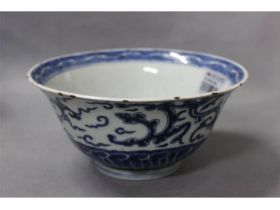 青花夔龙纹碗