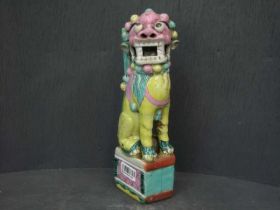 素三彩狮子烛台