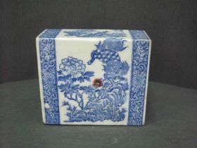 青花狮子纹枕头