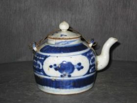 青花茶壶