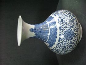青花缠枝莲玉壶春瓶