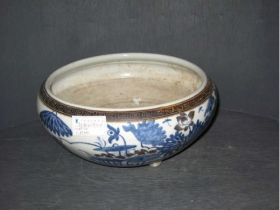 青花釉里红荷花三足香炉
