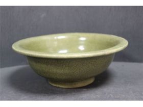开片青釉碗