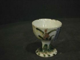 彩花卉高足小杯