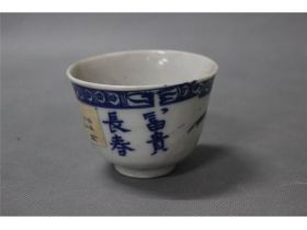 青花花卉杯