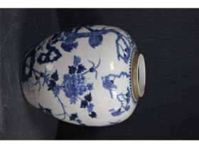 青花花鸟罐