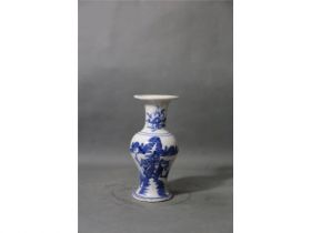 青花山水小瓶