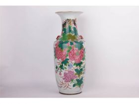 粉彩花卉瓷掸瓶