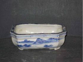 青花山水水仙盆