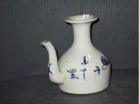 青花花卉酒壶