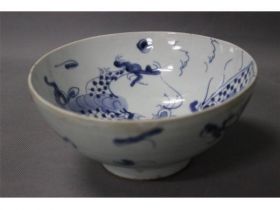 青花过墙龙纹碗