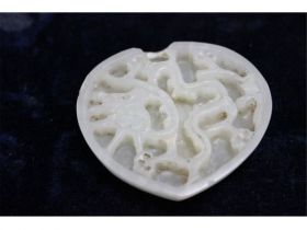 白玉龙纹带板